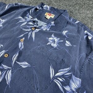 Vintage Hilo Hattie Hawaiian Shirt Size XL Blue Floral 100% Silk Wooden Buttons
